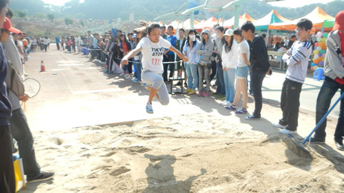 跳远.jpg