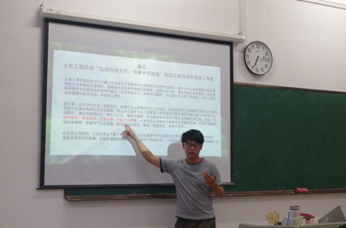 陈松林老师以土木工程系我系新闻报道为例,说明文字记者的要点_副本.jpg