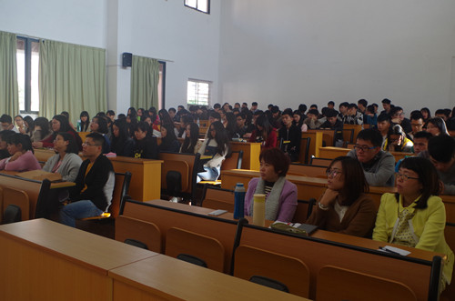 3与会人员认真听讲.JPG